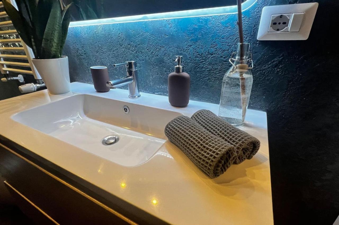 Prestigioso Trilocale Sui Navigli Con A/C & Wi-Fi Lejlighed Milano Eksteriør billede